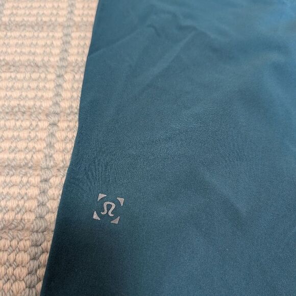 NWOT Lululemon T.H.E. Short 11" *Linerless in Bermuda Teal Size Small Athletic - Picture 10 of 10
